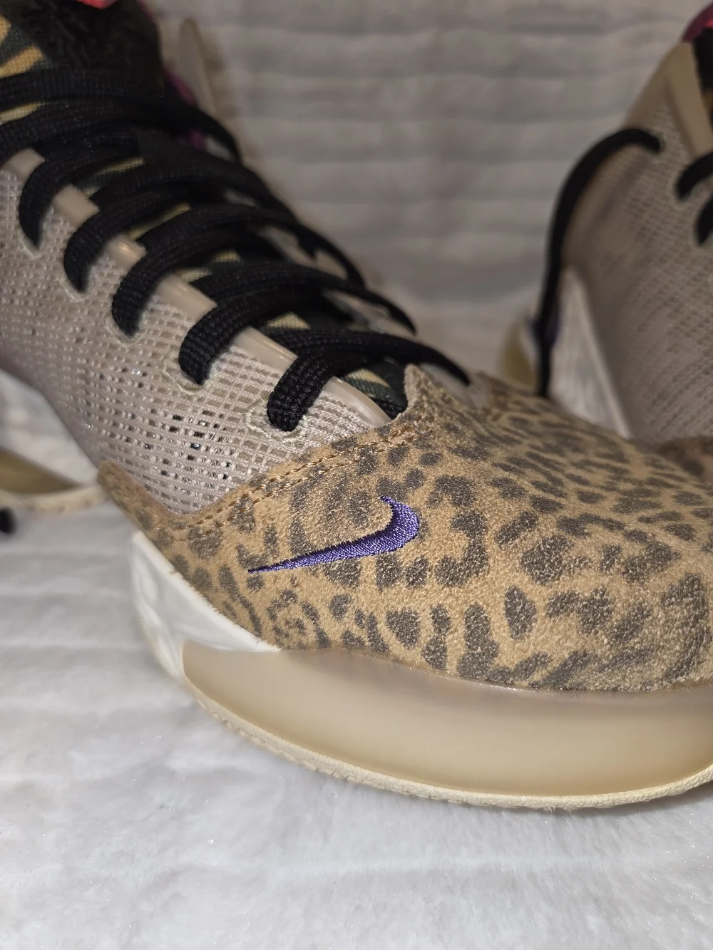 Size 10 Nike LeBron Xix Low Safari men's basketball shoes.